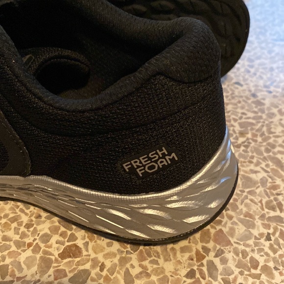 New boys shoes “Arishi Fresh Foam” - Picture 3 of 7
